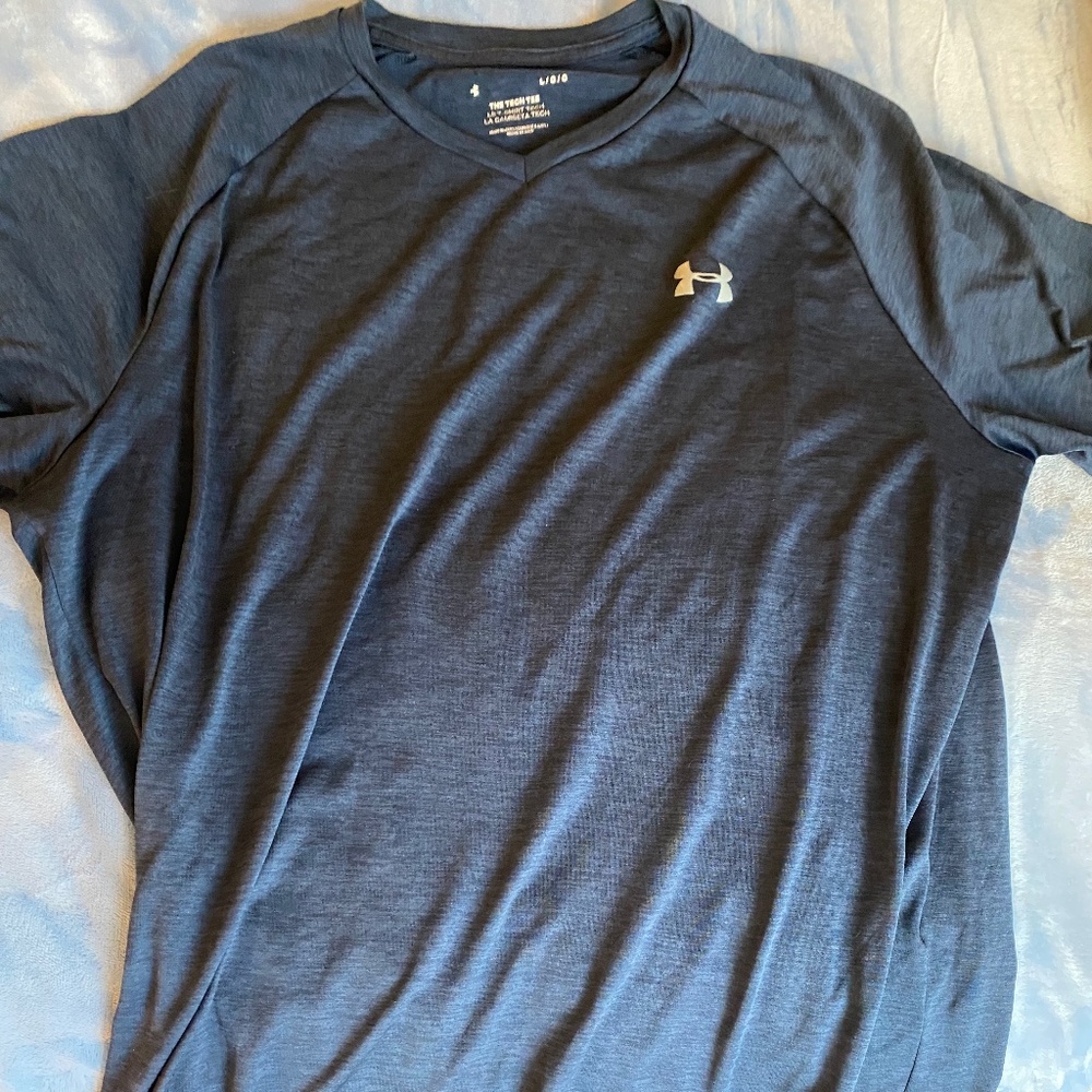 Under Armour beautiful blue large size mens Tech Tee!!!